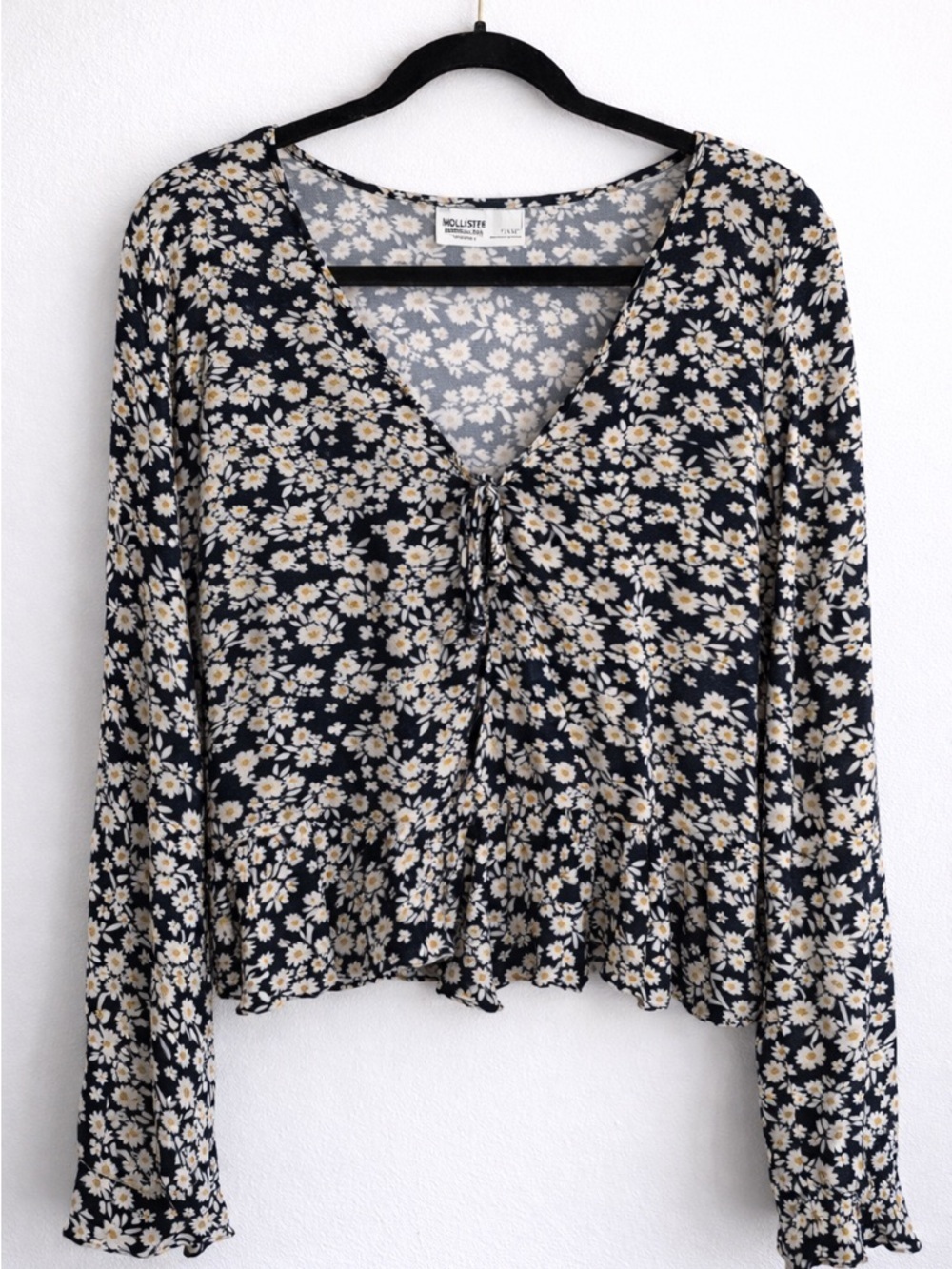 Hollister Black Floral Daisy V-Neck Tie-Front Blouse